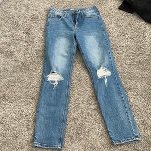 Straight leg knee ripped blue jeans